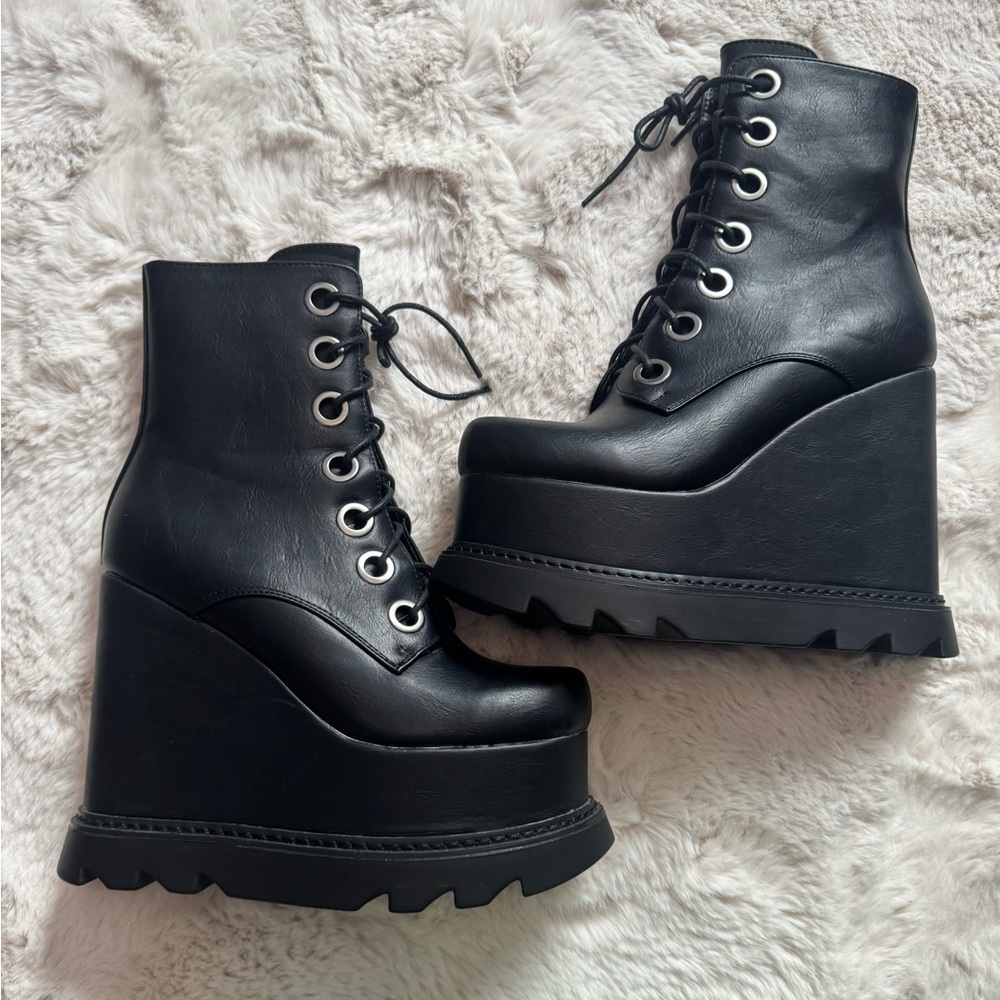 Lamoda platform boots